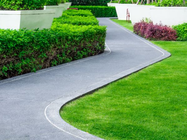Cost of Walkway Curb Installation in Wilmington